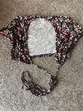 H&M Black Floral Tie-Front Crop Top